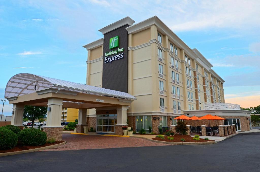 Holiday Inn Express Hotels- Hampton an IHG Hotel Main image 1